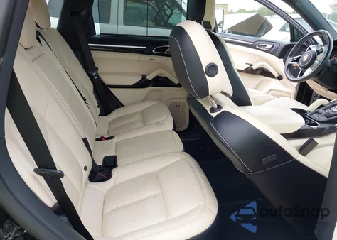 2017 Porsche Cayenne Platinum Edition z USA, uszkodzony, nr VIN WP1AA2A20HKA89404